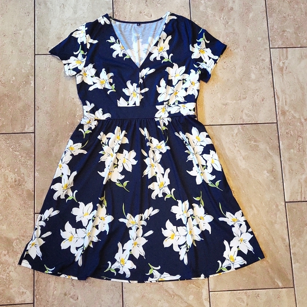 3/$12 floral dress short sleeves mid length